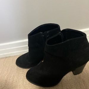 Old navy black ankle booties